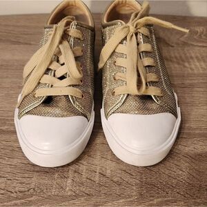 G BY GUESS WOMEN'S 7 SIZE  LACE UP TOP CANVAS SHOES SNEAKERS GOLD CAP TOE